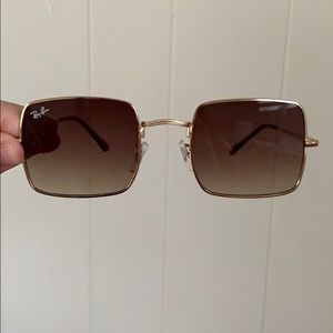 Ray-Ban “Square 1971 Classic” sunglasses